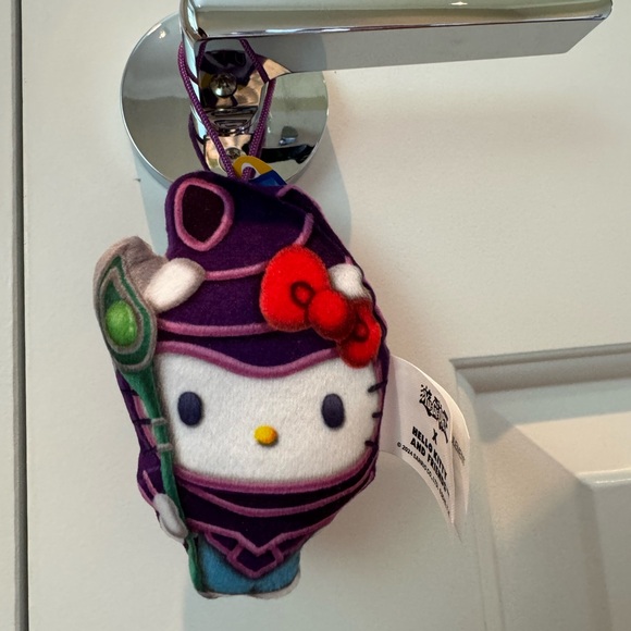 Macdonald’s Yu-Gi-Oh x Hello Kitty Toys - Picture 3 of 3